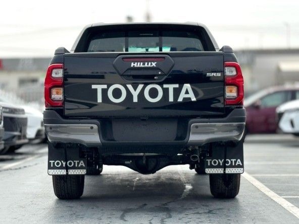 Новый Toyota Hilux VIII Рестайлинг, 4.0 л, 2025 в Дубае от Titanum Cars Черный цвет. Other | AUTO.AE