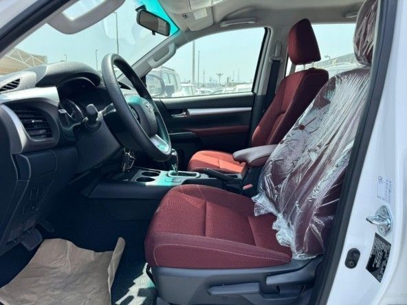 Новый Toyota Hilux VIII Рестайлинг, 2.7 л, 2025 в Дубае от Titanum Cars Белый цвет. Other | AUTO.AE
