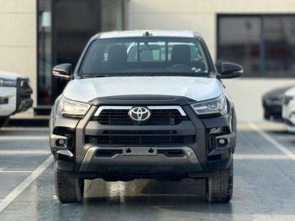 Новый Toyota Hilux VIII Рестайлинг, 4.0 л, 2025 в Дубае от Titanum Cars Черный цвет. GCC | AUTO.AE