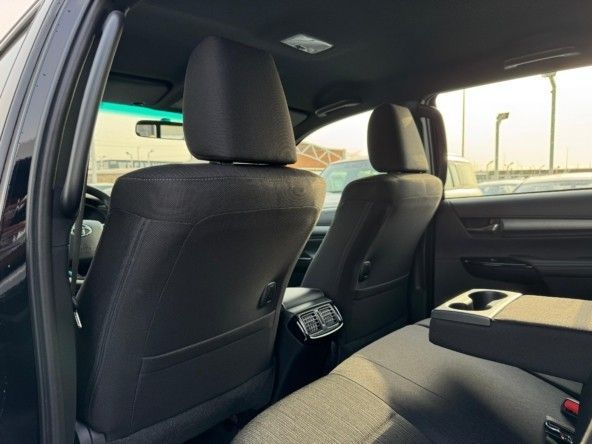 Новый Toyota Hilux VIII Рестайлинг, 4.0 л, 2025 в Дубае от Titanum Cars Черный цвет. GCC | AUTO.AE