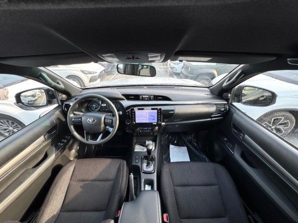Новый Toyota Hilux VIII Рестайлинг, 4.0 л, 2025 в Дубае от Titanum Cars Черный цвет. GCC | AUTO.AE