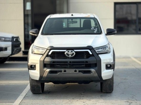 Новый Toyota Hilux VIII Рестайлинг, 4.0 л, 2025 в Дубае от Titanum Cars Белый цвет. GCC | AUTO.AE