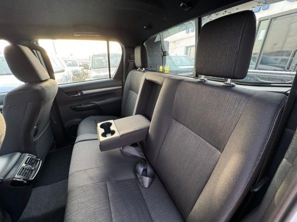 Новый Toyota Hilux VIII Рестайлинг, 4.0 л, 2025 в Дубае от Titanum Cars Белый цвет. GCC | AUTO.AE