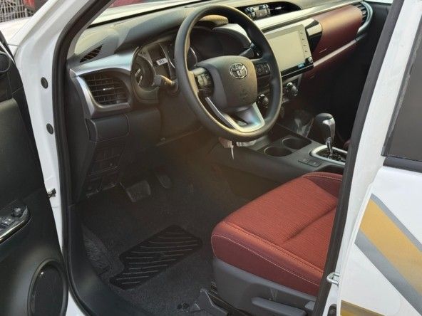 Новый Toyota Hilux VIII Рестайлинг, 2.7 л, 2025 в Дубае от Titanum Cars Белый цвет. Other | AUTO.AE