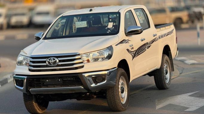 Новый Toyota Hilux VIII Рестайлинг, 2.4 л, 2025 в Дубае от MENAMOTORS Белый цвет. GCC | AUTO.AE