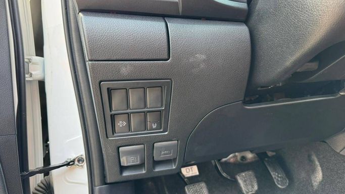 Новый Toyota Hilux VIII Рестайлинг, 2.4 л, 2025 в Дубае от MENAMOTORS Белый цвет. GCC | AUTO.AE