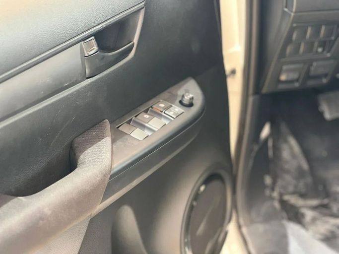 Новый Toyota Hilux Extra Cab VIII Рестайлинг, 2.4 л, 2025 в Дубае от My Way Motors Белый цвет. Other | AUTO.AE