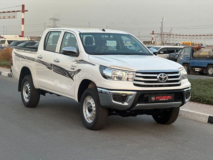 Новый Toyota Hilux Extra Cab VIII Рестайлинг, 2.4 л, 2025 в Дубае от Pegasus Automobile Белый цвет. GCC | AUTO.AE