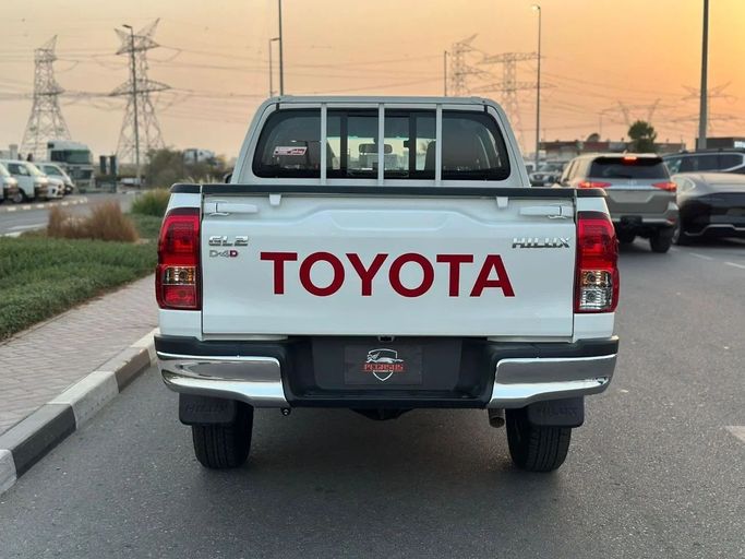 Новый Toyota Hilux Extra Cab VIII Рестайлинг, 2.4 л, 2025 в Дубае от Pegasus Automobile Белый цвет. GCC | AUTO.AE