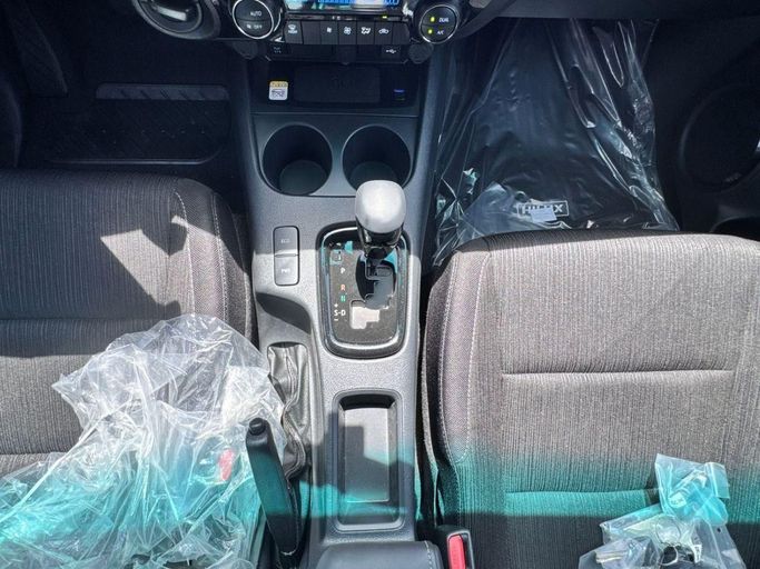 Новый Toyota Hilux VIII Рестайлинг, 4.0 л, 2025 в Дубае от Allied Motors Серый цвет. GCC | AUTO.AE