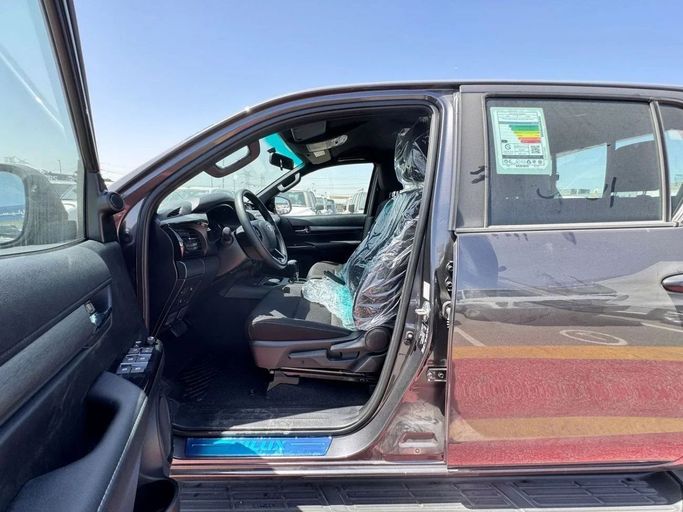 Новый Toyota Hilux VIII Рестайлинг, 4.0 л, 2025 в Дубае от Allied Motors Серый цвет. GCC | AUTO.AE