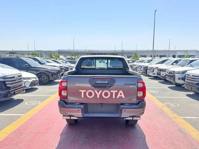 Новый Toyota Hilux VIII Рестайлинг, 4.0 л, 2025 в Дубае от Allied Motors Серый цвет. GCC | AUTO.AE