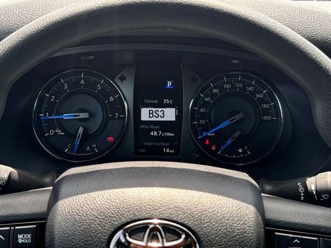 Новый Toyota Hilux VIII Рестайлинг, 4.0 л, 2025 в Дубае от Allied Motors Серый цвет. GCC | AUTO.AE