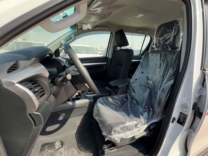 Новый Toyota Hilux VIII Рестайлинг, 2.4 л, 2025 в Дубае от Allied Motors Белый цвет. GCC | AUTO.AE