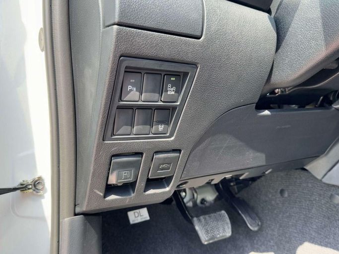 Новый Toyota Hilux VIII Рестайлинг, 2.4 л, 2025 в Дубае от Allied Motors Белый цвет. GCC | AUTO.AE