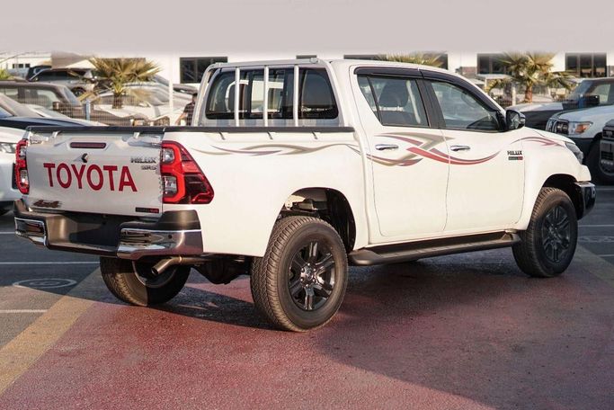 Новый Toyota Hilux VIII Рестайлинг, 2.4 л, 2025 в Дубае от Allied Motors Белый цвет. GCC | AUTO.AE