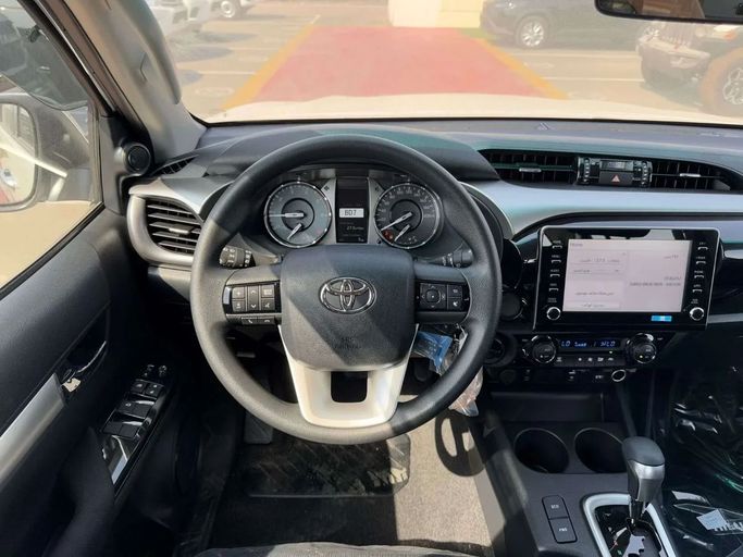 Новый Toyota Hilux VIII Рестайлинг, 2.4 л, 2025 в Дубае от Allied Motors Белый цвет. GCC | AUTO.AE