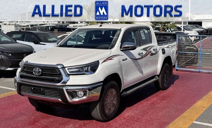 Новый Toyota Hilux VIII Рестайлинг 2, 2.8 л, 2025 в Дубае от Allied Motors Белый цвет. GCC | AUTO.AE