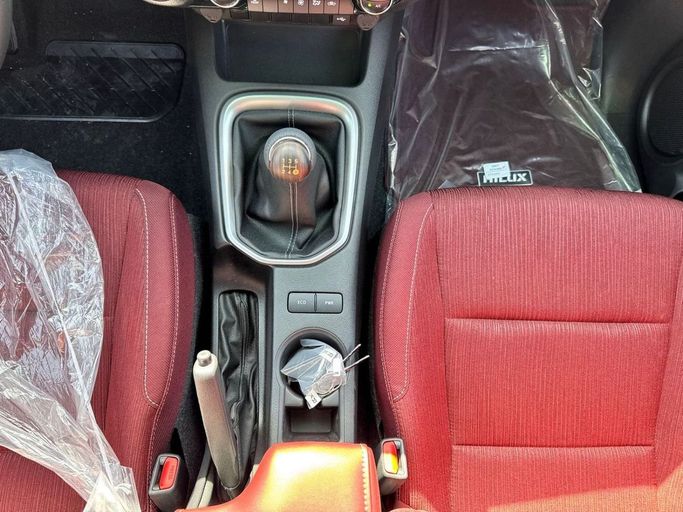 Новый Toyota Hilux VIII Рестайлинг 2, 2.8 л, 2025 в Дубае от Allied Motors Белый цвет. GCC | AUTO.AE