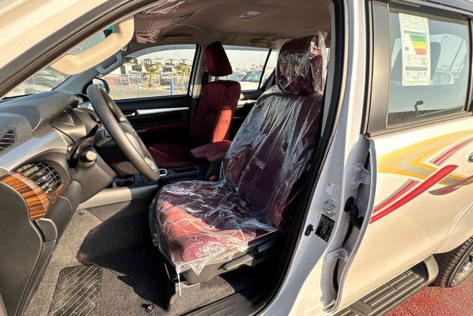 Новый Toyota Hilux VIII Рестайлинг, 2.8 л, 2025 в Дубае от Allied Motors Белый цвет. GCC | AUTO.AE