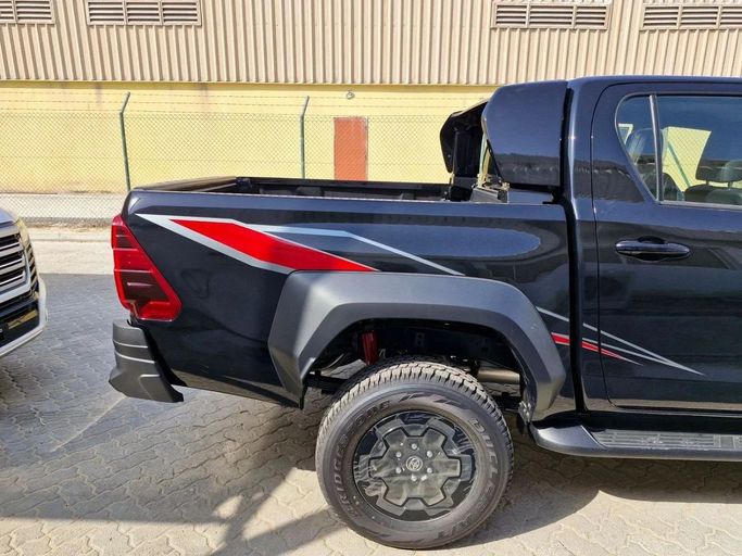 Новый Toyota Hilux VIII Рестайлинг, 4.0 л, 2025 в Дубае от Allied Motors Черный цвет. GCC | AUTO.AE