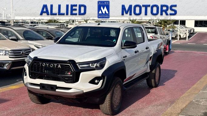 Новый Toyota Hilux VIII Рестайлинг, 4.0 л, 2025 в Дубае от Allied Motors Белый цвет. GCC | AUTO.AE