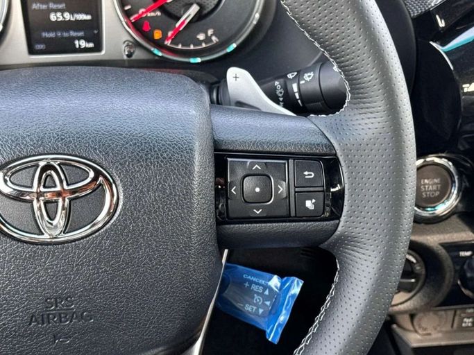 Новый Toyota Hilux VIII Рестайлинг, 4.0 л, 2025 в Дубае от Allied Motors Белый цвет. GCC | AUTO.AE