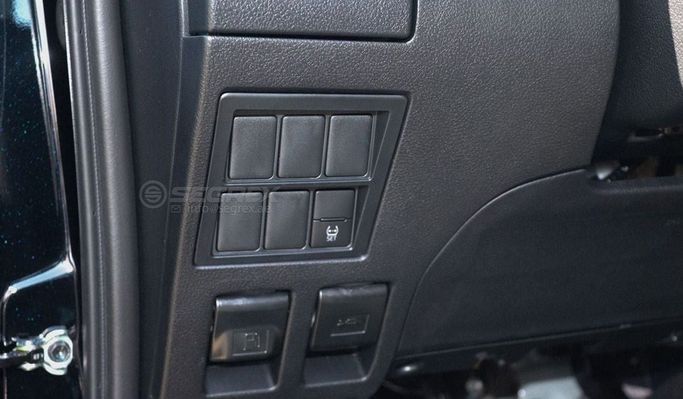 Новый Toyota Hilux VIII Рестайлинг, 2.7 л, 2025 в Дубае от Segrex Auto Черный цвет. GCC | AUTO.AE