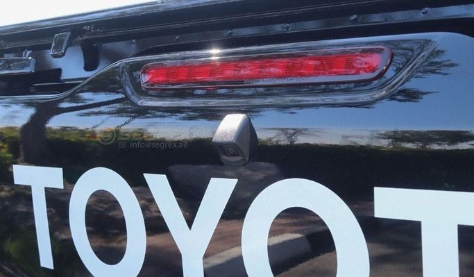 Новый Toyota Hilux VIII Рестайлинг, 2.7 л, 2025 в Дубае от Segrex Auto Черный цвет. GCC | AUTO.AE