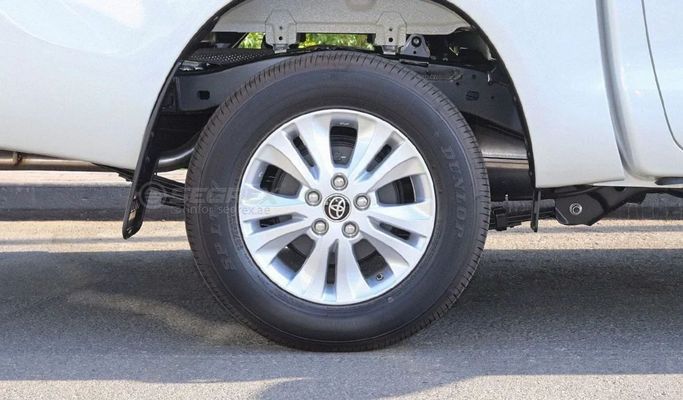 Новый Toyota Hilux VIII Рестайлинг, 2.7 л, 2025 в Дубае от Segrex Auto Белый цвет. GCC | AUTO.AE