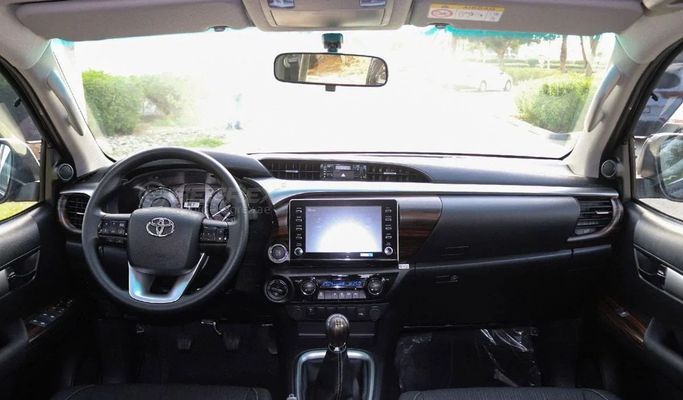 Новый Toyota Hilux VIII Рестайлинг, 2.7 л, 2025 в Дубае от Segrex Auto Черный цвет. GCC | AUTO.AE