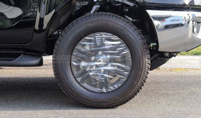 Новый Toyota Hilux VIII Рестайлинг, 2.7 л, 2025 в Дубае от Segrex Auto Черный цвет. GCC | AUTO.AE