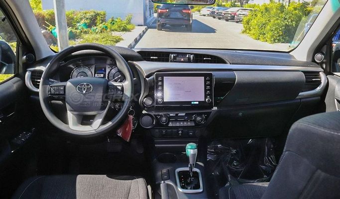 Новый Toyota Hilux VIII Рестайлинг 2, 2.7 л, 2025 в Дубае от Segrex Auto Черный цвет. GCC | AUTO.AE