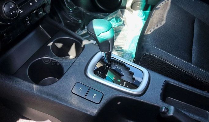 Новый Toyota Hilux VIII Рестайлинг 2, 2.7 л, 2025 в Дубае от Segrex Auto Черный цвет. GCC | AUTO.AE