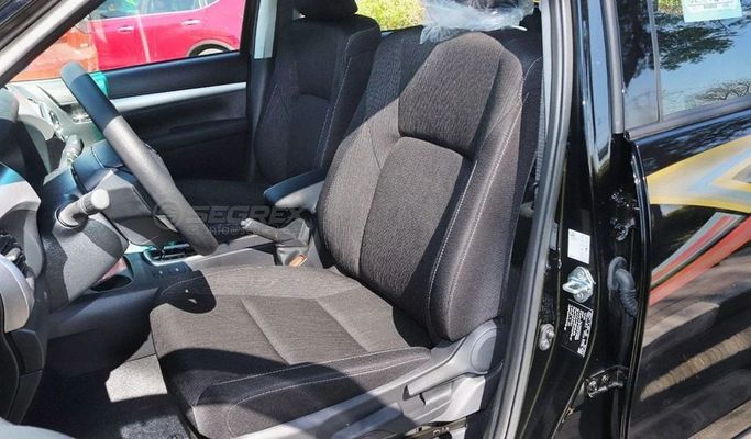 Новый Toyota Hilux VIII Рестайлинг 2, 2.7 л, 2025 в Дубае от Segrex Auto Черный цвет. GCC | AUTO.AE