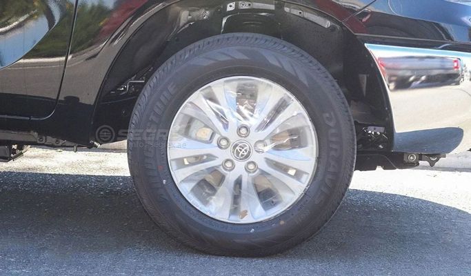 Новый Toyota Hilux VIII Рестайлинг 2, 2.7 л, 2025 в Дубае от Segrex Auto Черный цвет. GCC | AUTO.AE