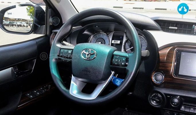Новый Toyota Hilux VIII Рестайлинг 2, 2.7 л, 2025 в Дубае от Segrex Auto Черный цвет. GCC | AUTO.AE