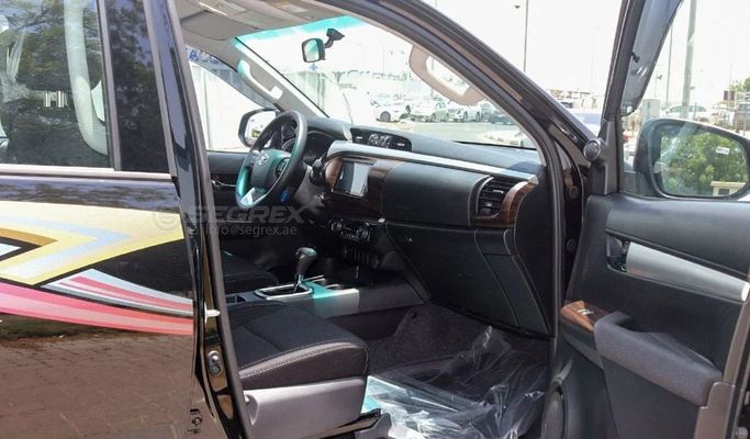 Новый Toyota Hilux VIII Рестайлинг 2, 2.7 л, 2025 в Дубае от Segrex Auto Черный цвет. GCC | AUTO.AE