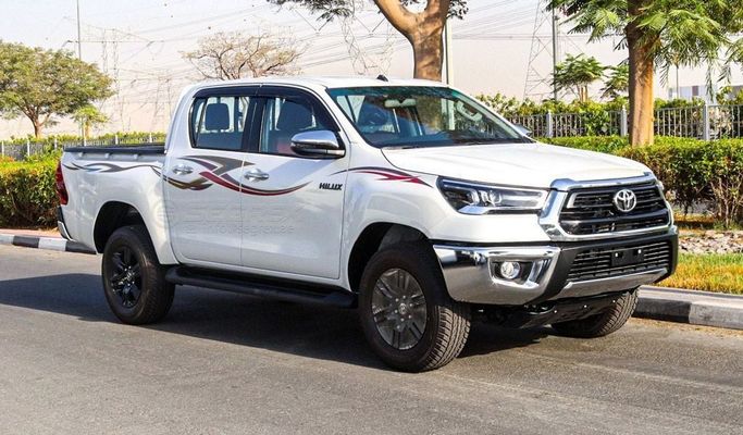 Новый Toyota Hilux VIII Рестайлинг, 2.7 л, 2025 в Дубае от Segrex Auto Белый цвет. GCC | AUTO.AE