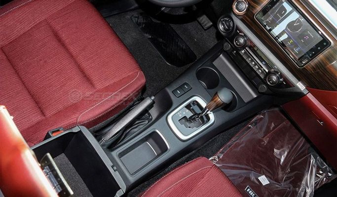 Новый Toyota Hilux VIII Рестайлинг, 2.7 л, 2025 в Дубае от Segrex Auto Белый цвет. GCC | AUTO.AE