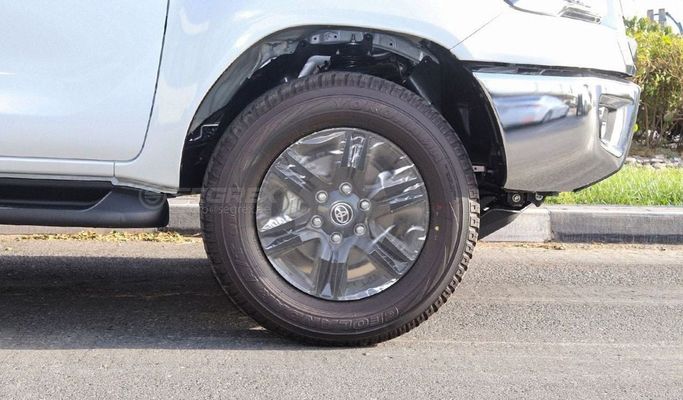 Новый Toyota Hilux VIII Рестайлинг, 2.7 л, 2025 в Дубае от Segrex Auto Белый цвет. GCC | AUTO.AE