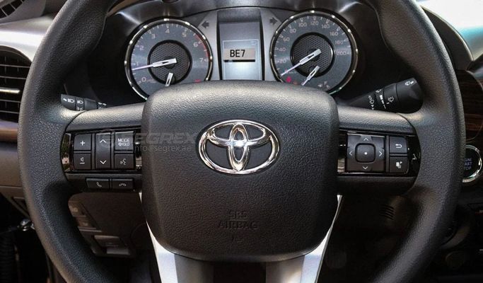 Новый Toyota Hilux VIII Рестайлинг, 2.7 л, 2025 в Дубае от Segrex Auto Черный цвет. GCC | AUTO.AE