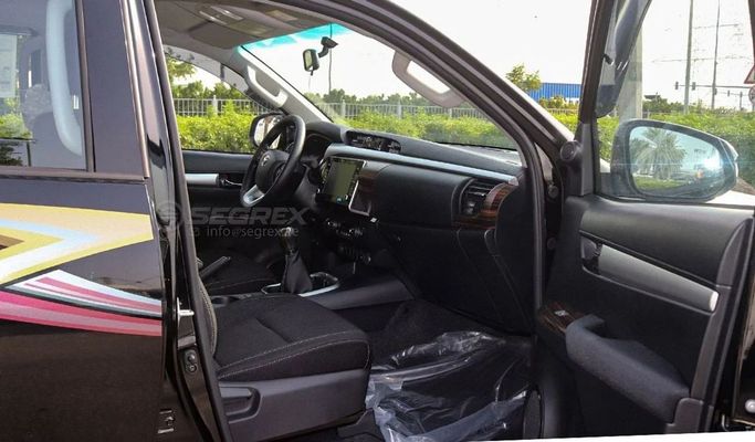 Новый Toyota Hilux VIII Рестайлинг, 2.7 л, 2025 в Дубае от Segrex Auto Черный цвет. GCC | AUTO.AE