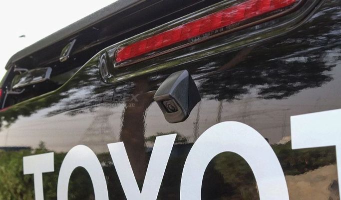 Новый Toyota Hilux VIII Рестайлинг, 2.7 л, 2025 в Дубае от Segrex Auto Черный цвет. GCC | AUTO.AE