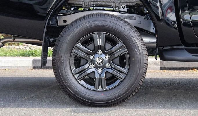 Новый Toyota Hilux VIII Рестайлинг, 2.7 л, 2025 в Дубае от Segrex Auto Черный цвет. GCC | AUTO.AE