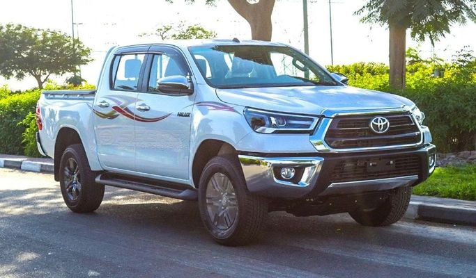 Новый Toyota Hilux VIII Рестайлинг, 2.7 л, 2025 в Дубае от Segrex Auto Белый цвет. GCC | AUTO.AE
