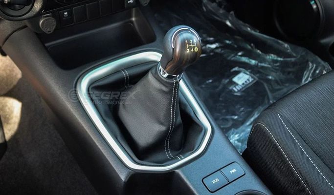 Новый Toyota Hilux VIII Рестайлинг, 2.7 л, 2025 в Дубае от Segrex Auto Белый цвет. GCC | AUTO.AE