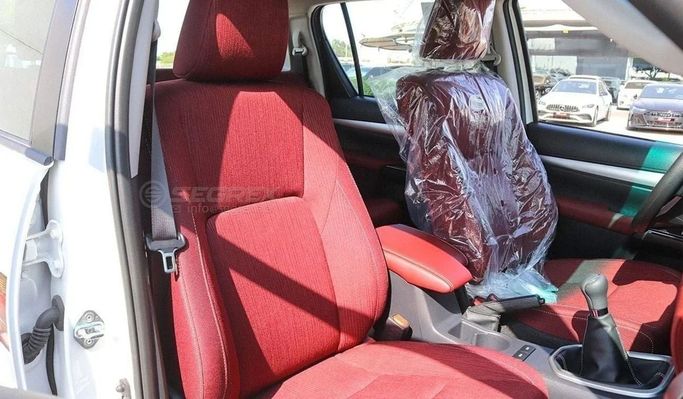 Новый Toyota Hilux VIII Рестайлинг, 2.7 л, 2025 в Дубае от Segrex Auto Белый цвет. GCC | AUTO.AE