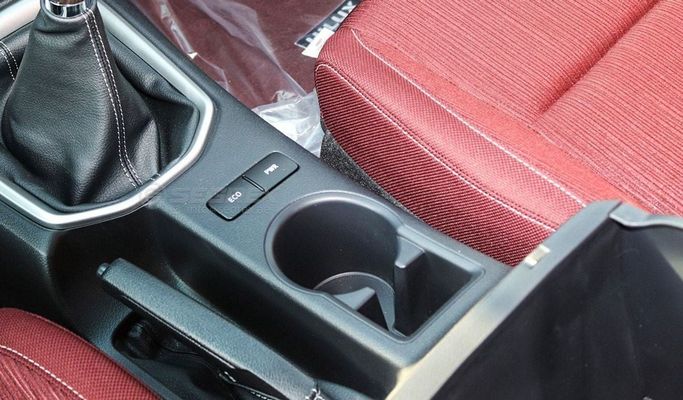 Новый Toyota Hilux VIII Рестайлинг, 2.7 л, 2025 в Дубае от Segrex Auto Белый цвет. GCC | AUTO.AE