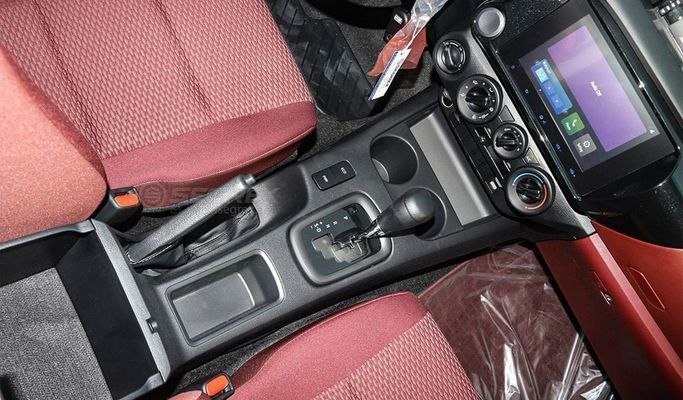 Новый Toyota Hilux VIII Рестайлинг, 2.7 л, 2025 в Дубае от Segrex Auto Белый цвет. GCC | AUTO.AE